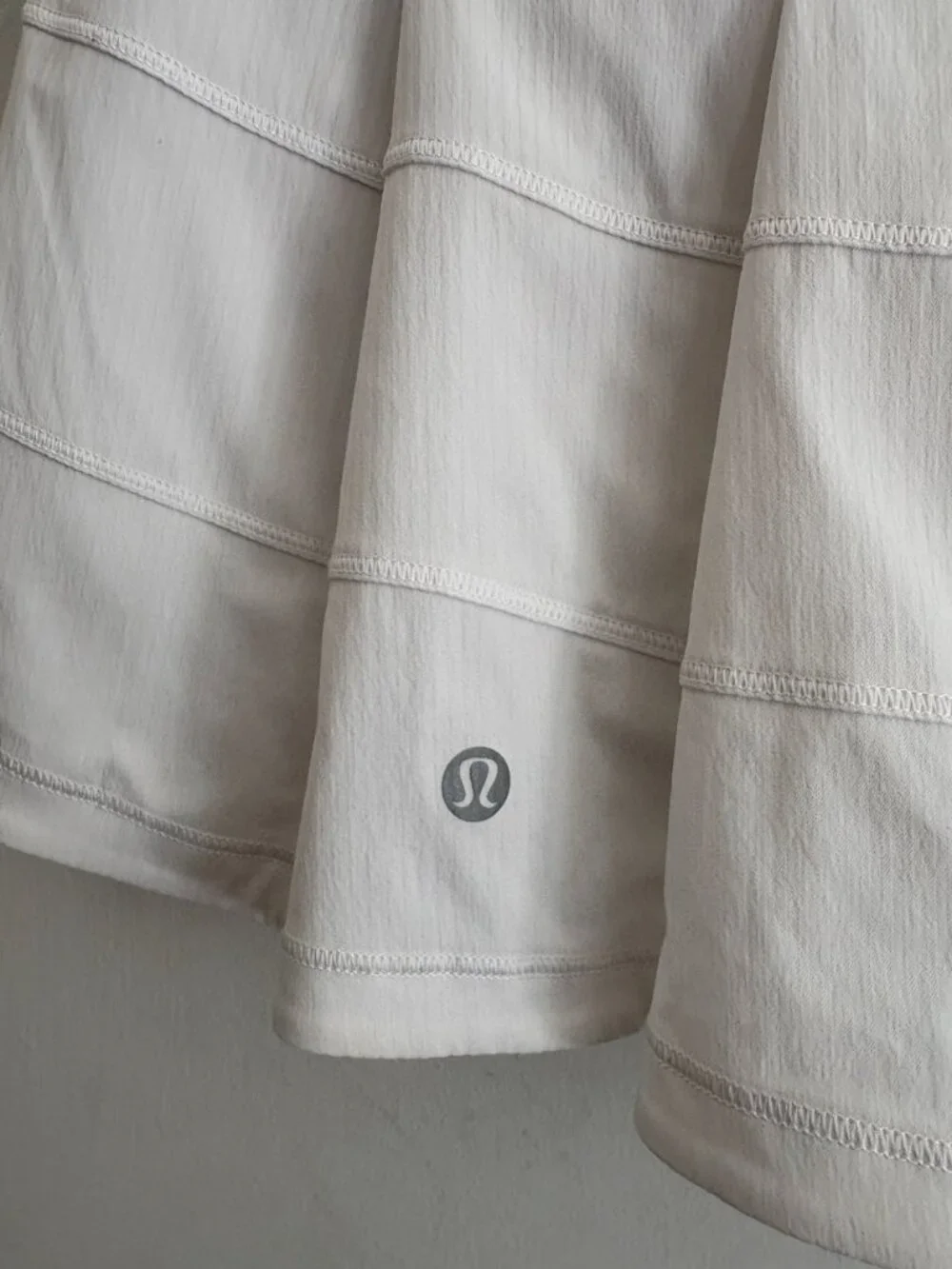 Lululemon White Tennis Skirt Athletic Skort Tiered Back Zip Pocket - Picture 3 of 4